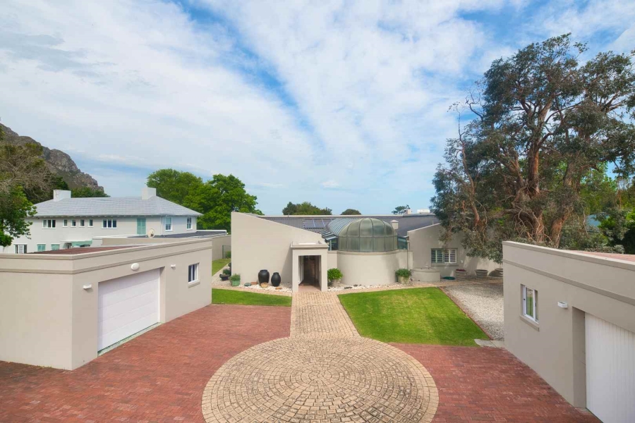 5 Bedroom Property for Sale in Fernkloof Estate Western Cape